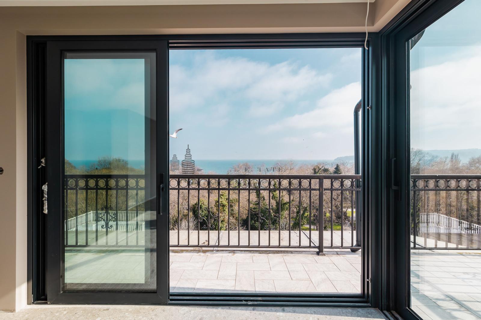 Apartments For Sale 3-Room, Varna, Center