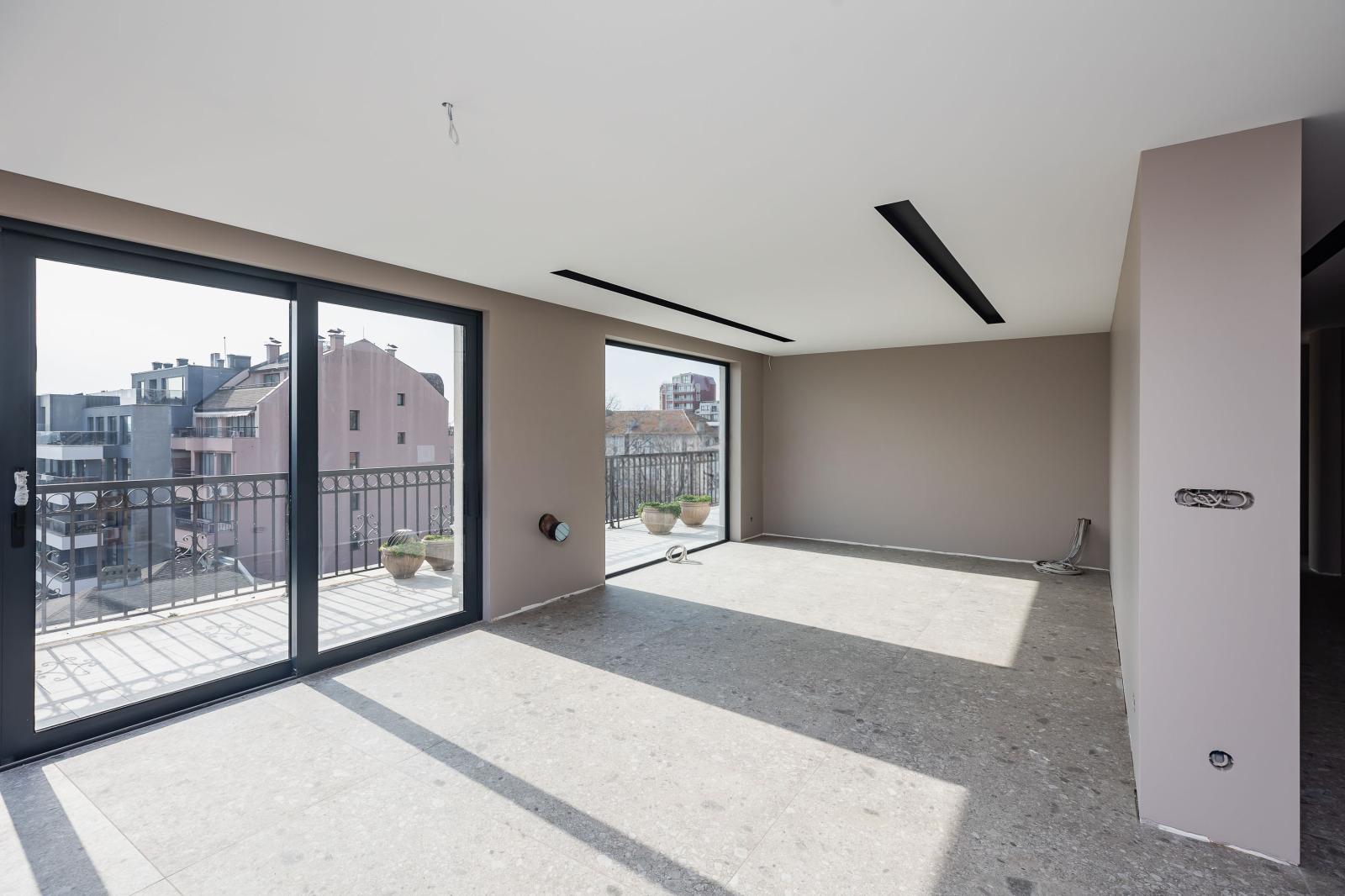 Apartments For Sale 3-Room, Varna, Center