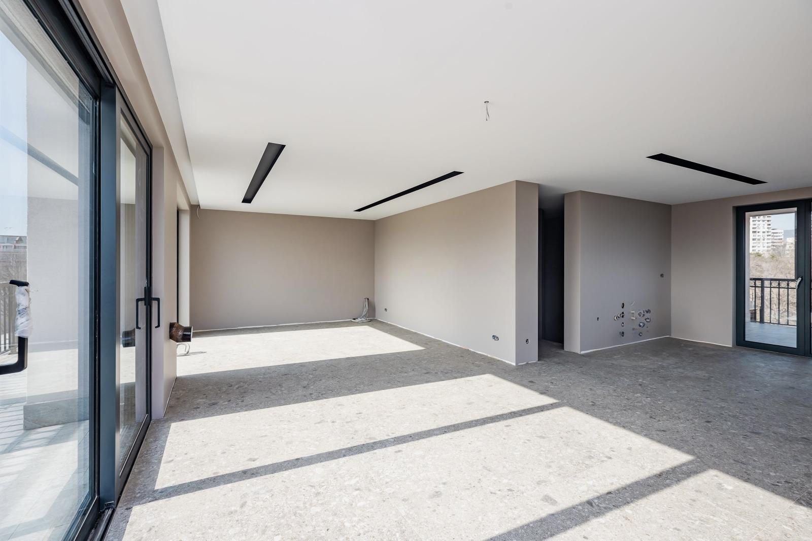 Apartments For Sale 3-Room, Varna, Center