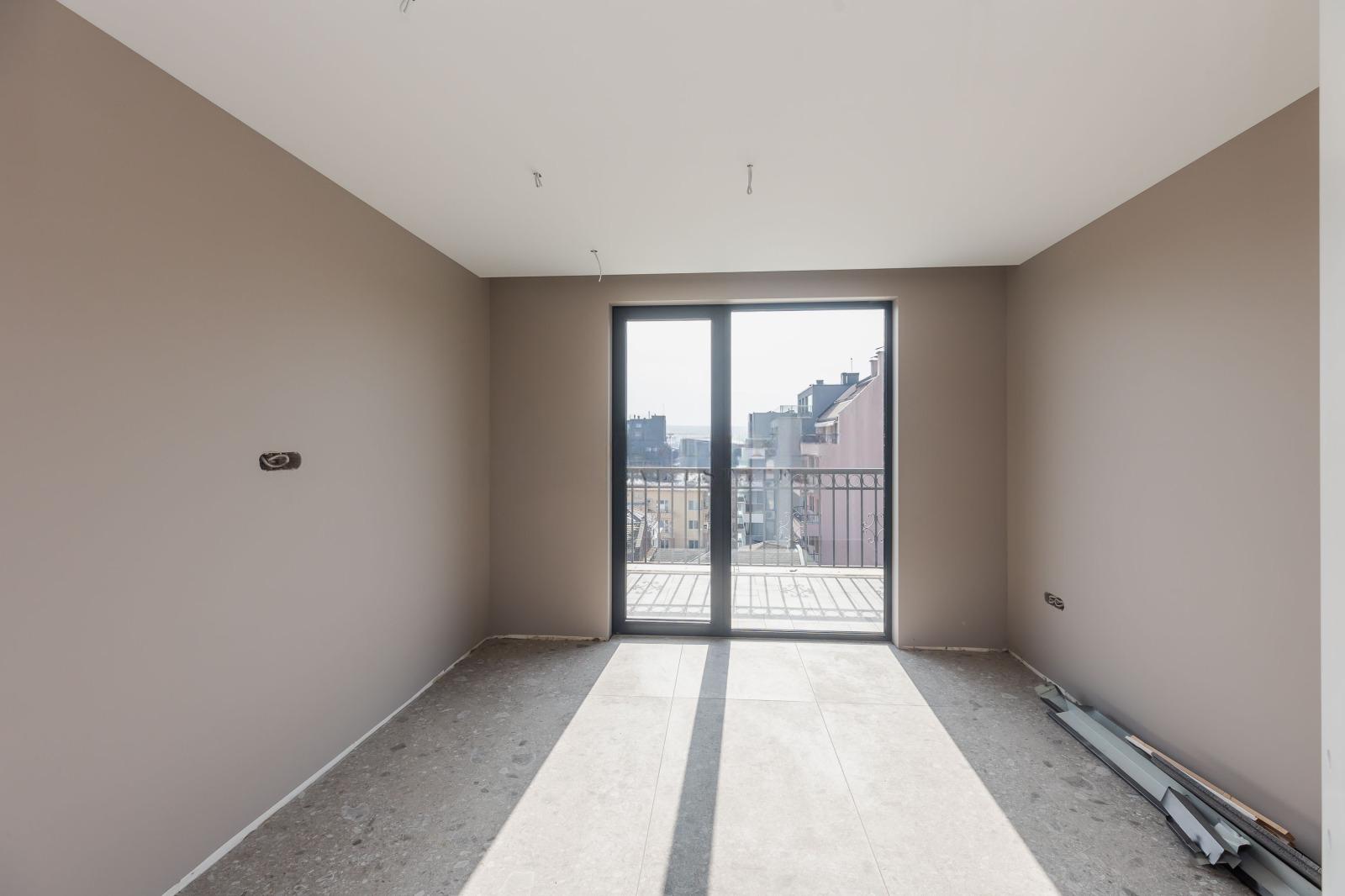 Apartments For Sale 3-Room, Varna, Center