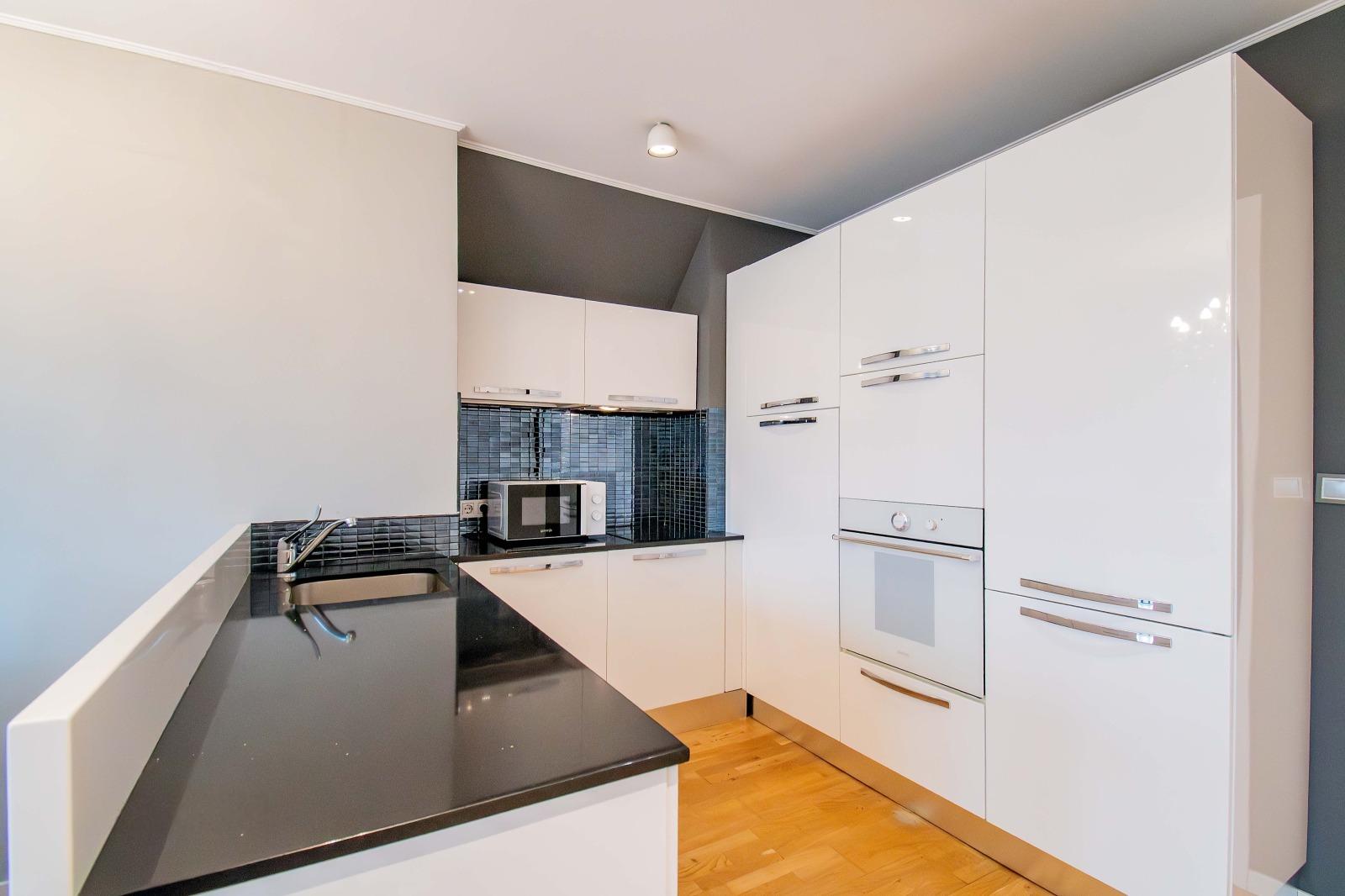 Apartments For Sale 3-Room, Sofia, Center