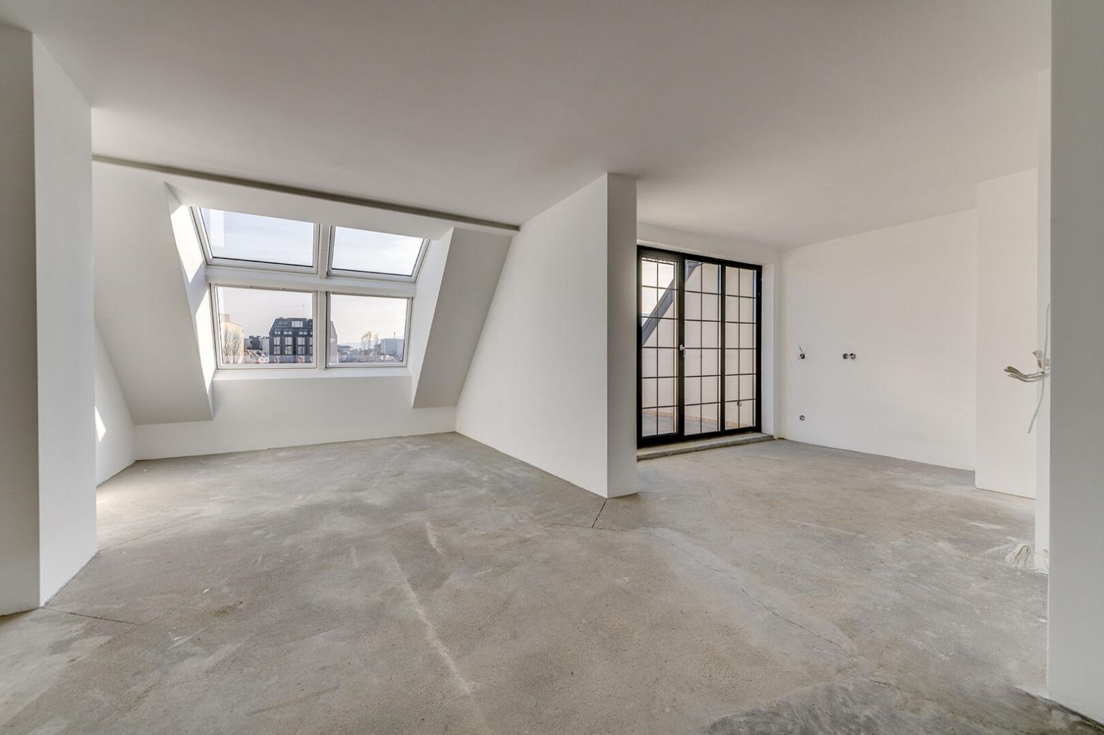 Apartments For Sale 3-Room, Sofia, Center