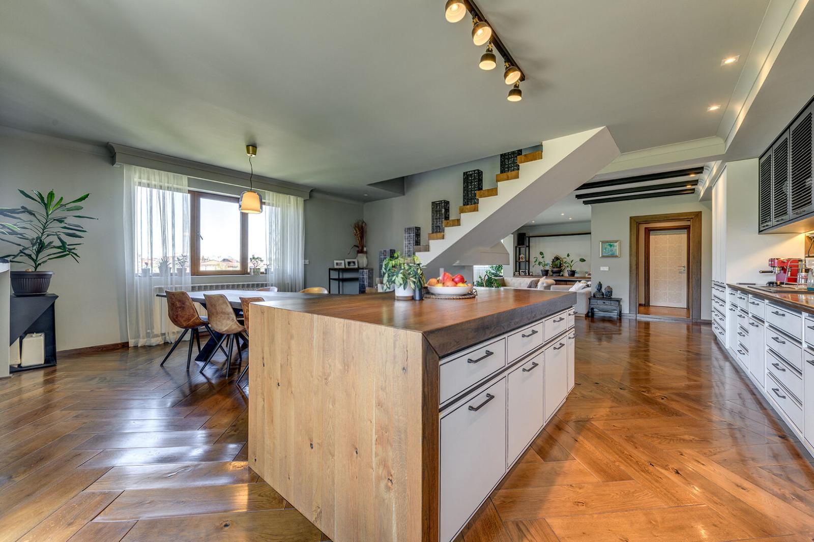 Apartments For Sale 4-Room, Sofia, Vitosha