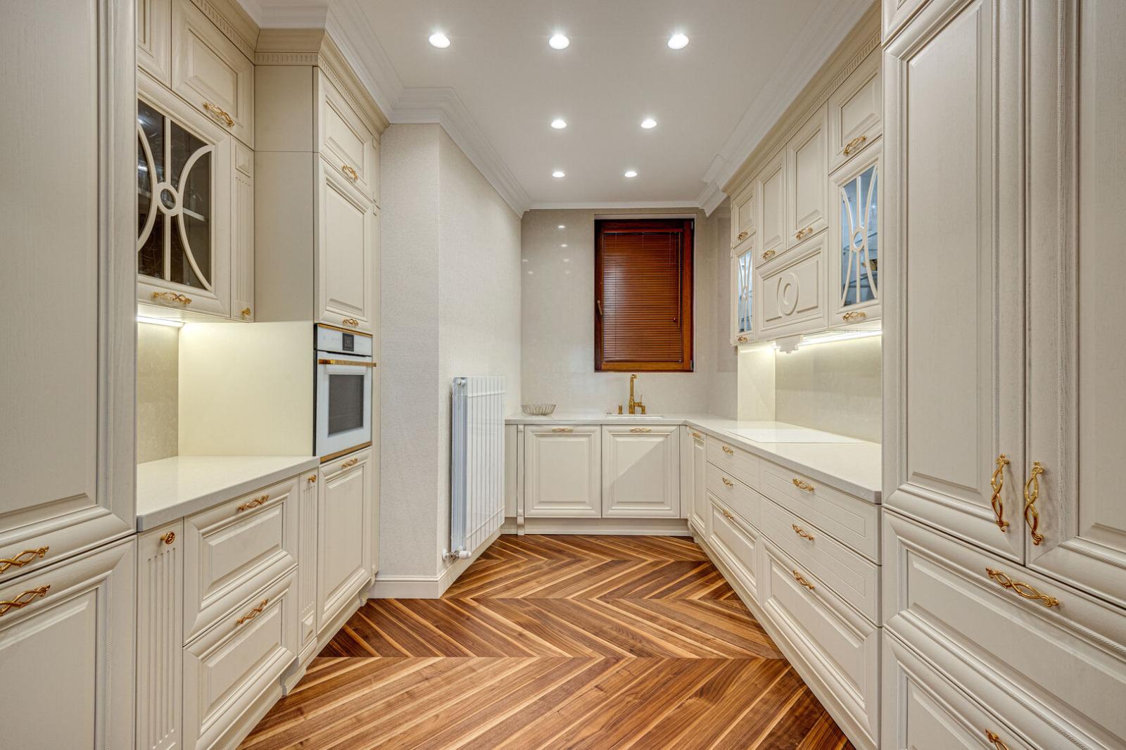 Apartments For Sale 4-Room, Sofia, Iztok
