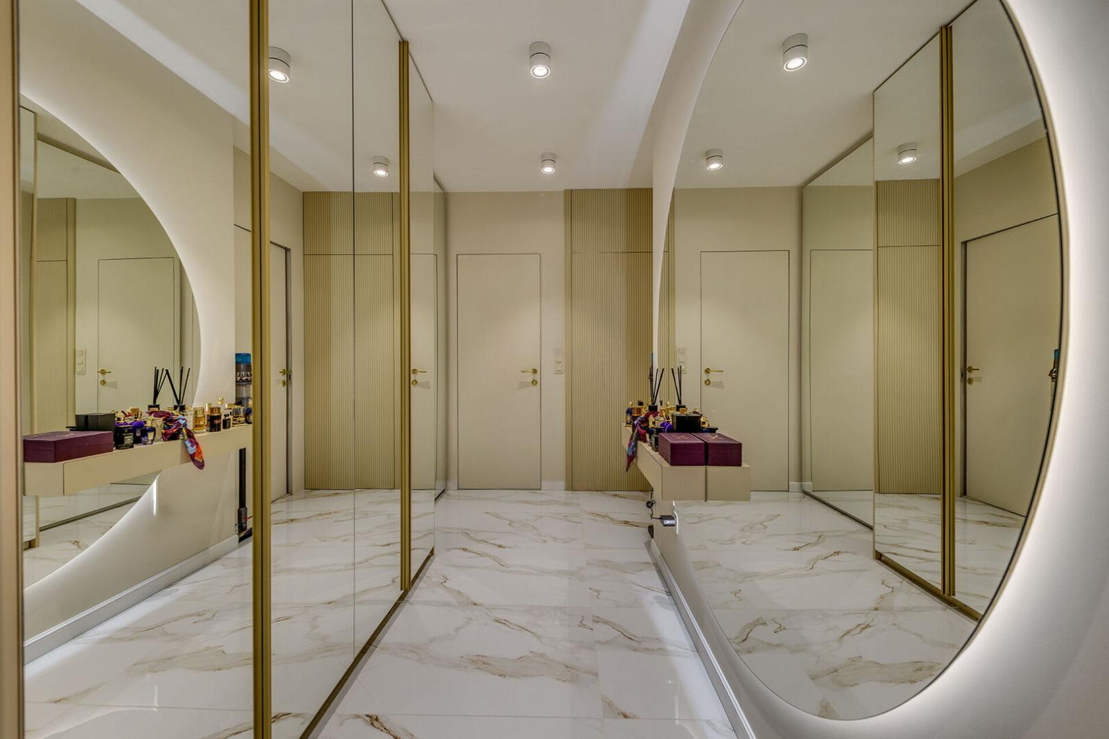 Apartments For Sale 3-Room, Sofia, Oborishte