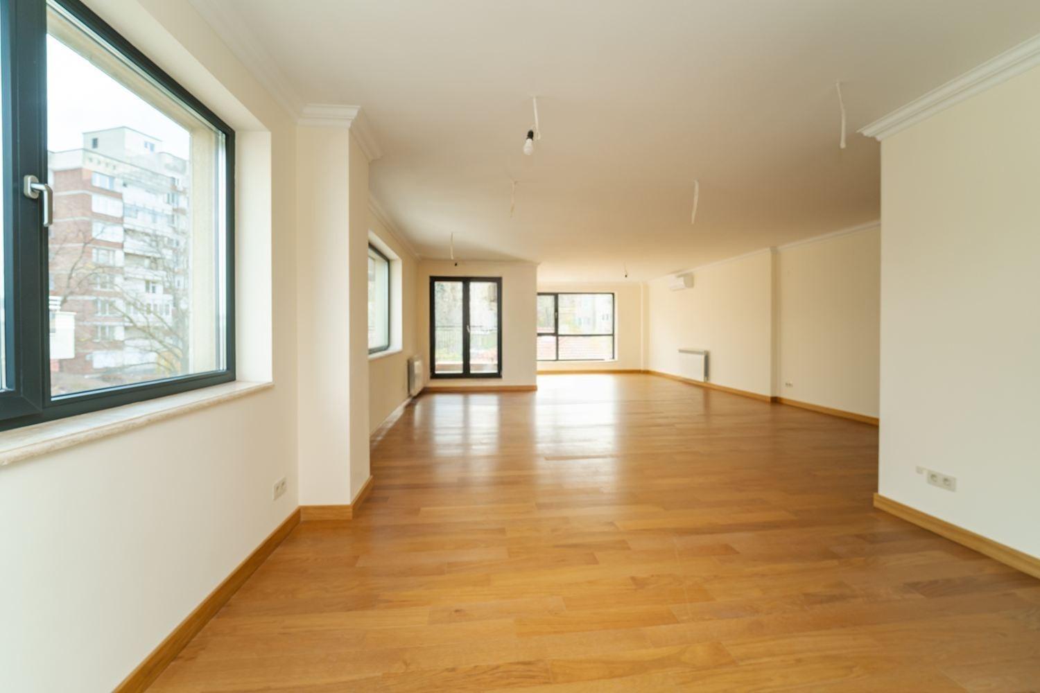 Apartments For Sale 4-Room, Sofia, Lozenets