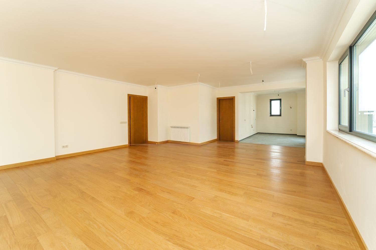 Apartments For Sale 4-Room, Sofia, Lozenets