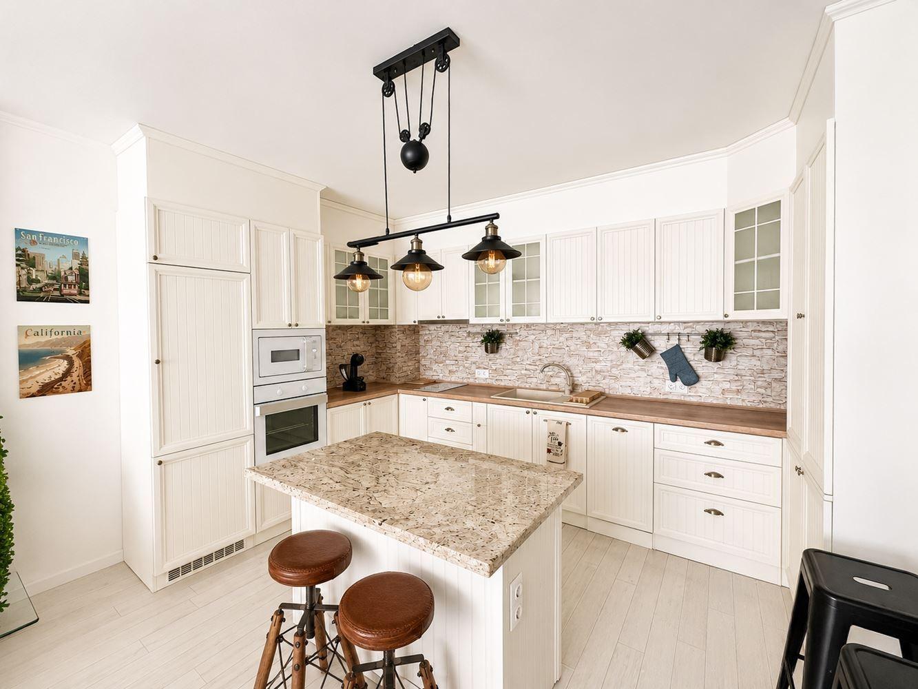 Apartments For Sale 3-Room, Varna, Center