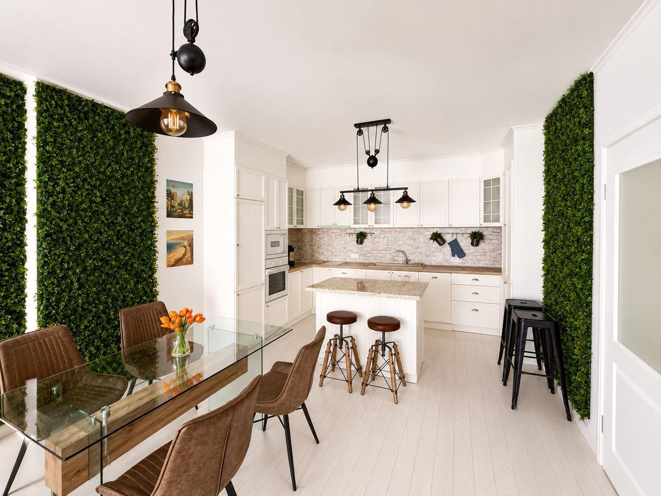Apartments For Sale 3-Room, Varna, Center