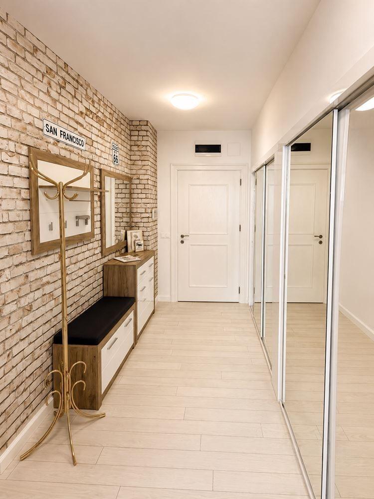 Apartments For Sale 3-Room, Varna, Center