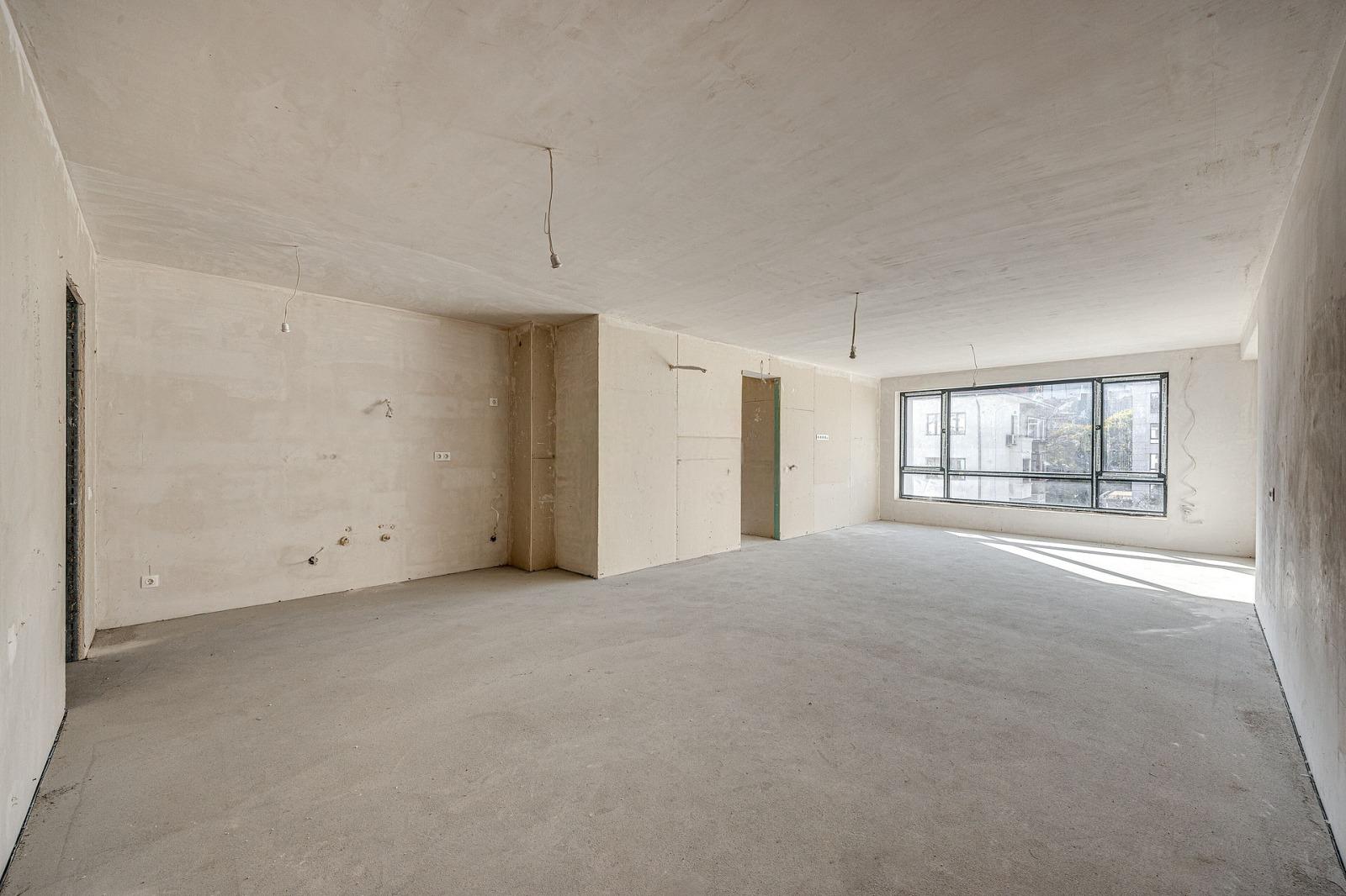 Apartments For Sale 3-Room, Sofia, Center