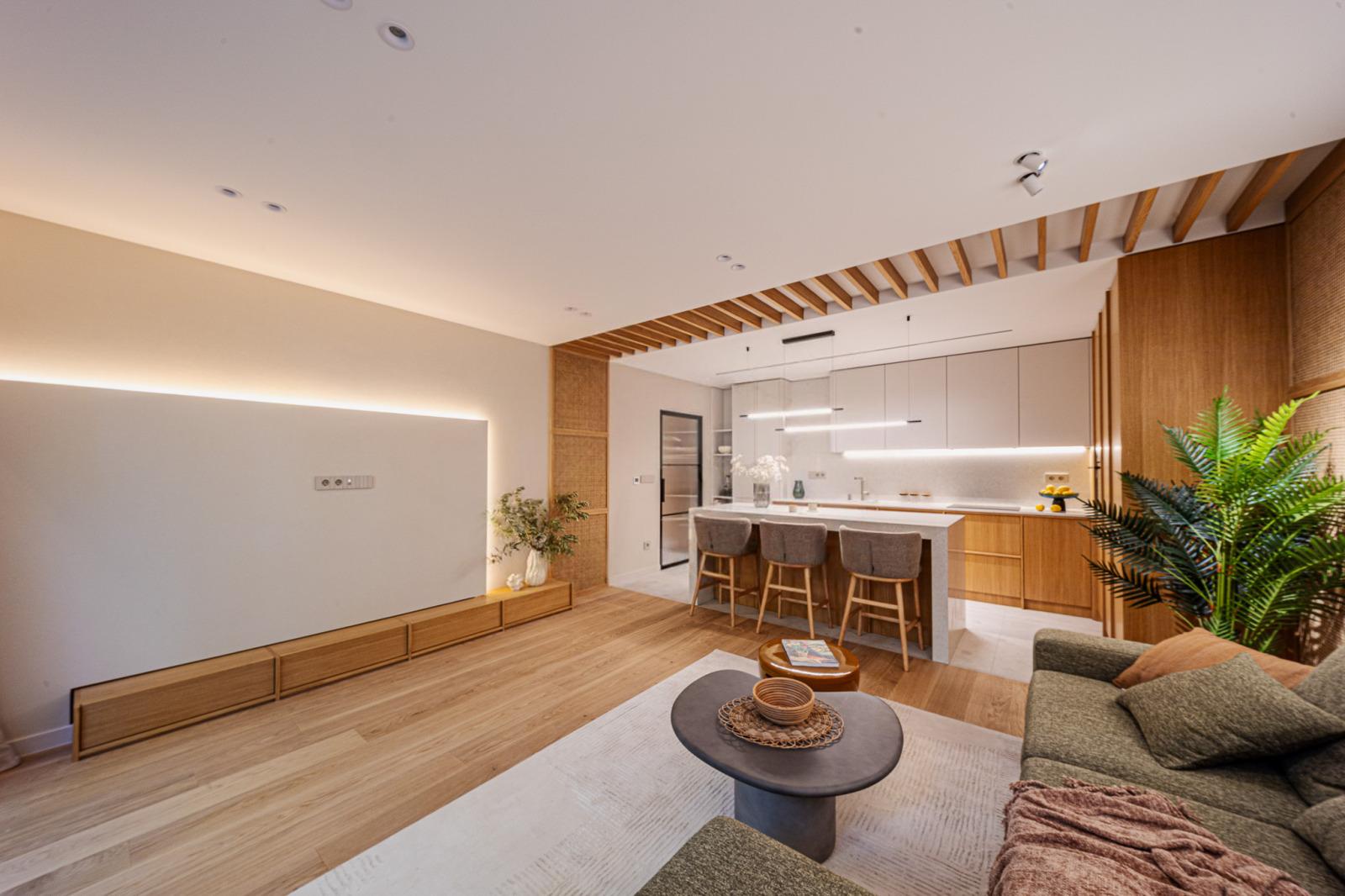 Apartments For Sale 3-Room, Sofia, Center