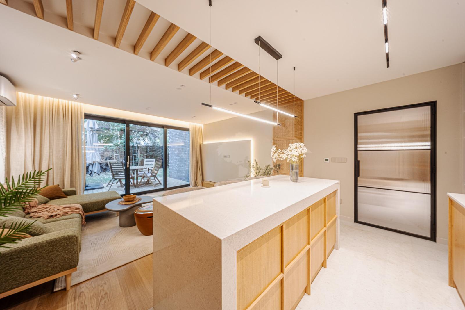 Apartments For Sale 3-Room, Sofia, Center