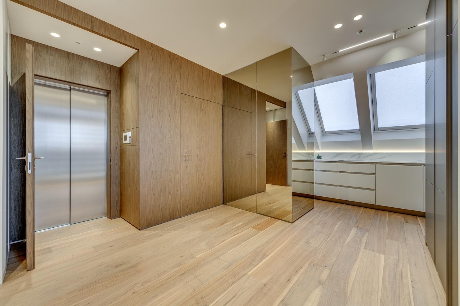 Apartments For Sale 3-Room, Sofia, Lozenets