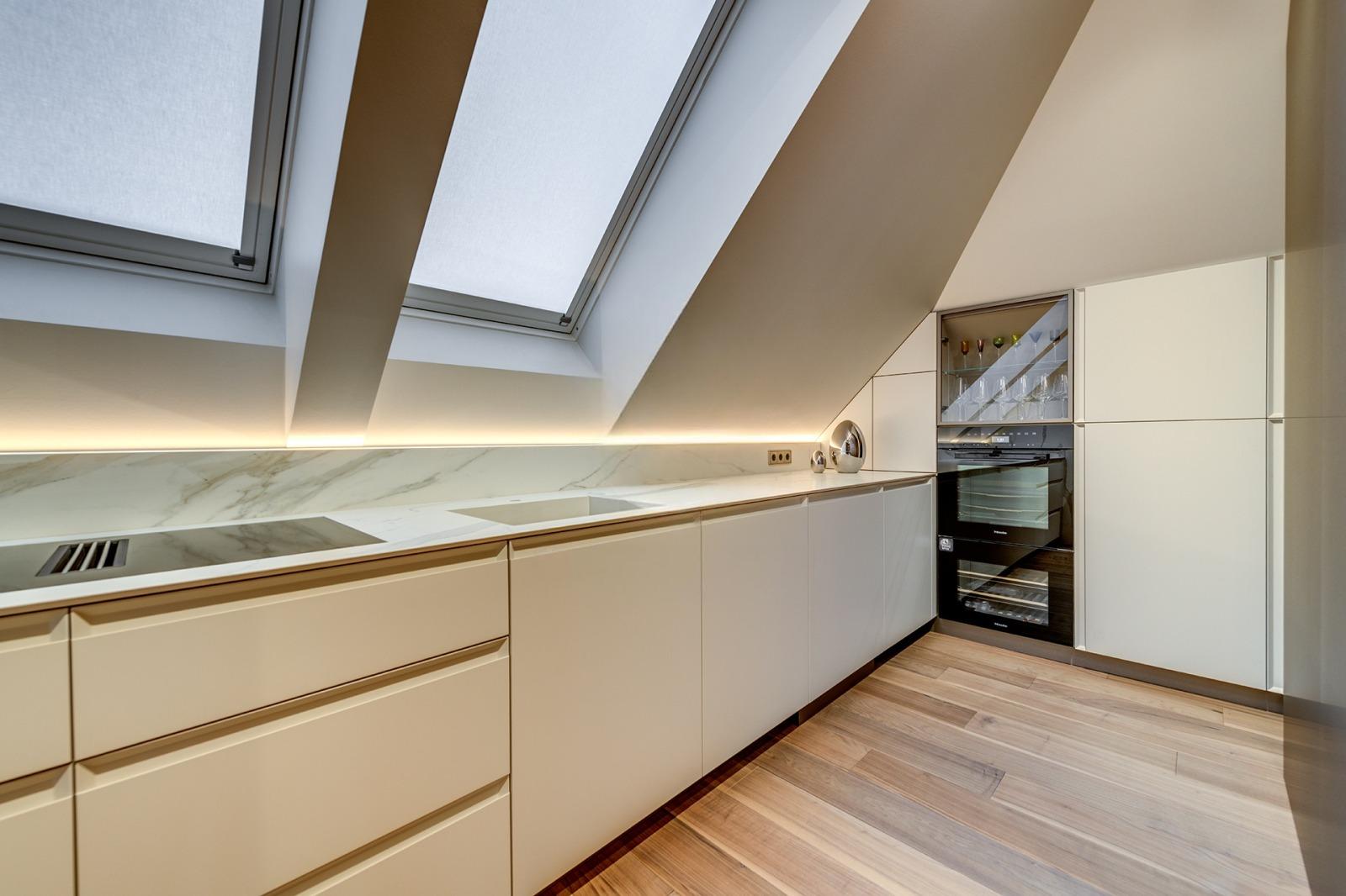 Apartments For Sale 3-Room, Sofia, Lozenets
