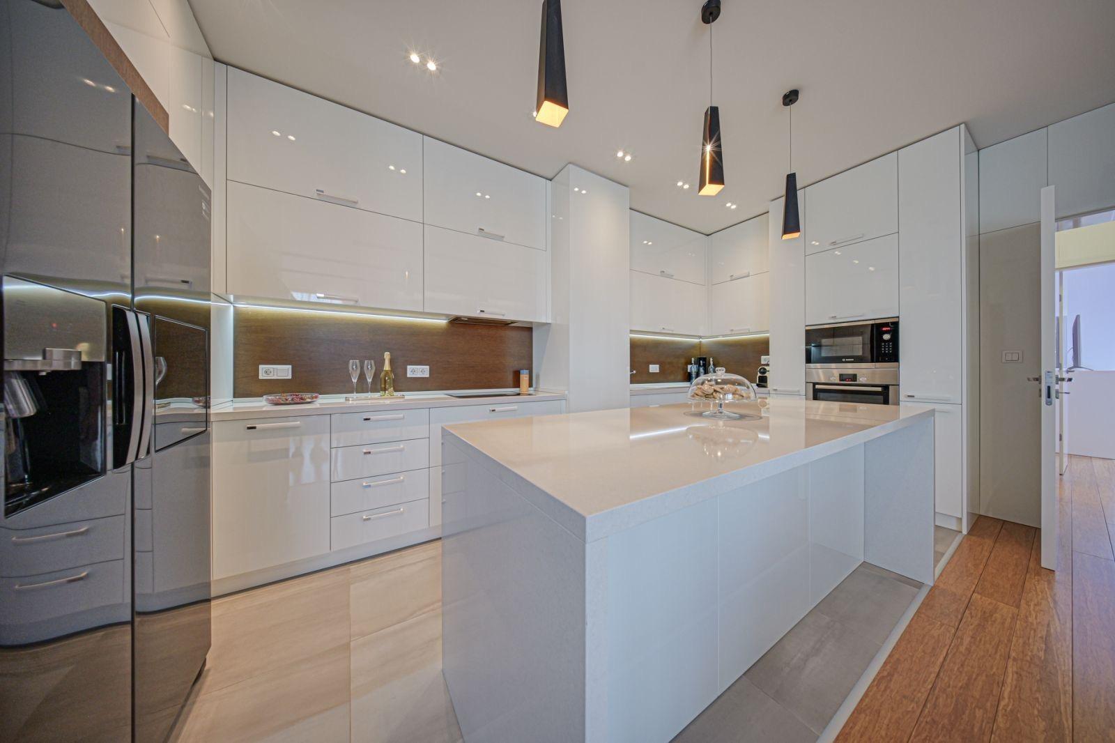 Apartments For Sale 4-Room, Sofia, Manastirski Livadi