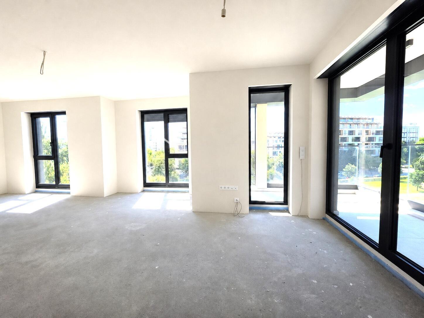 Apartments For Sale 3-Room, Plovdiv, Mladejki Halm