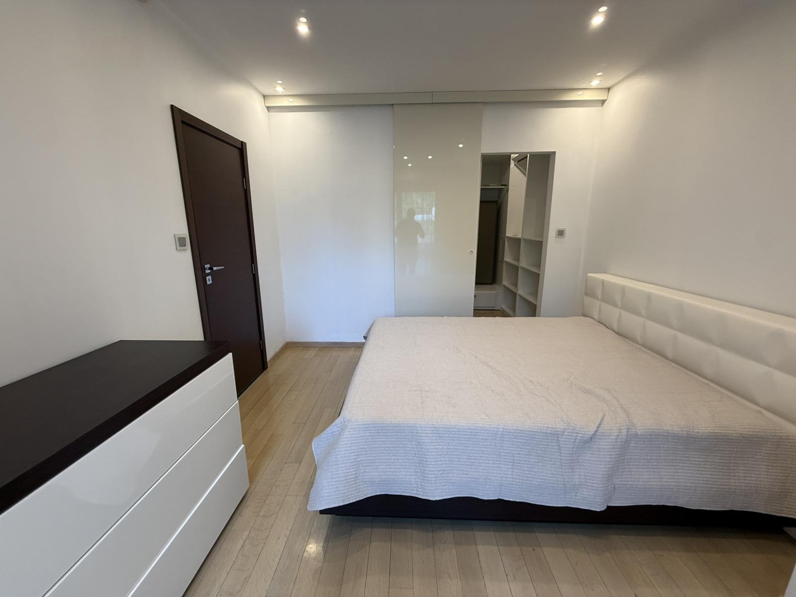 Apartments For Sale 3-Room, Sofia, Lozenets