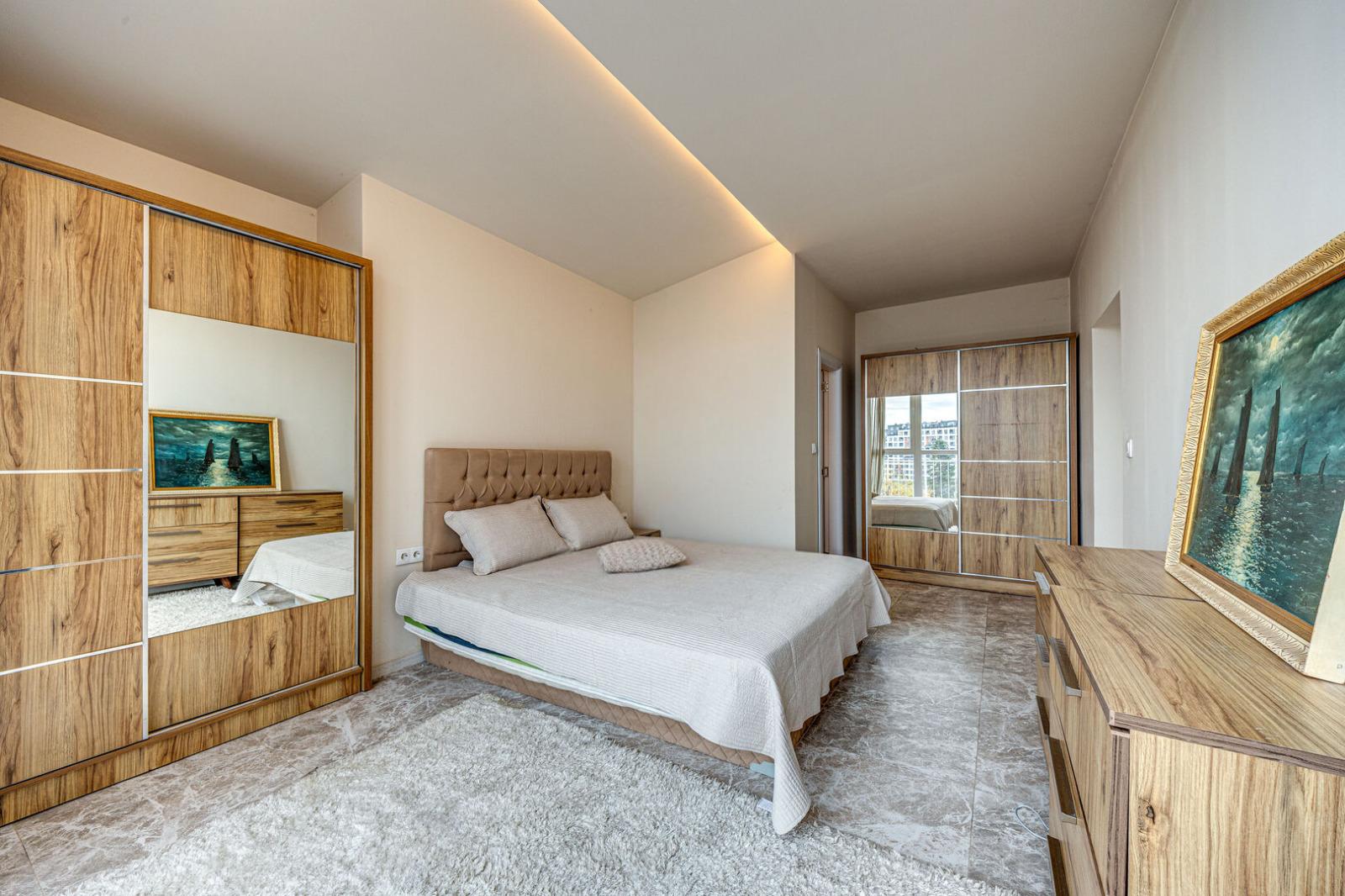 Apartments For Sale 4-Room, Sofia, Manastirski Livadi