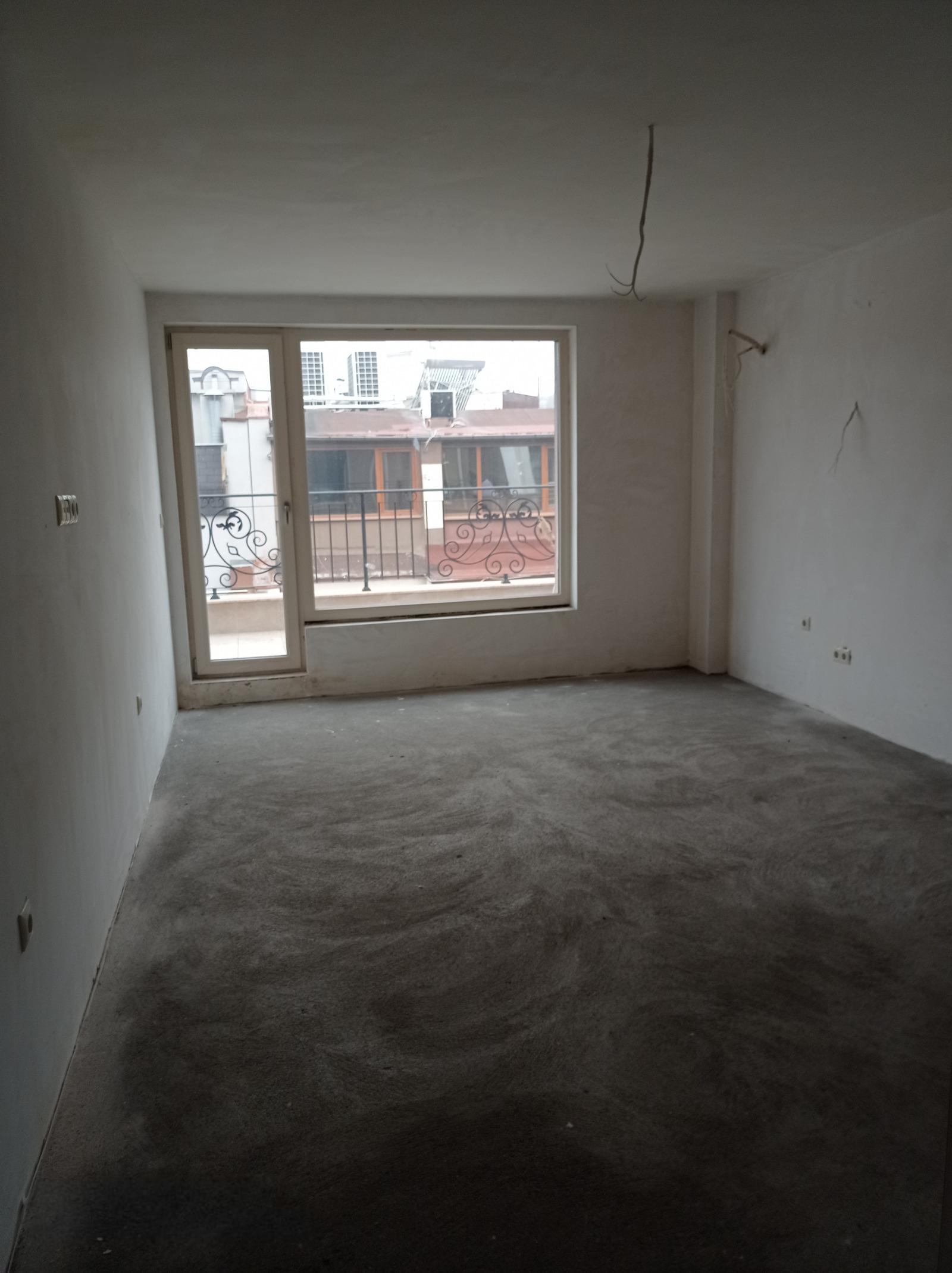 Apartments For Sale 4-Room, Plovdiv, Kapana