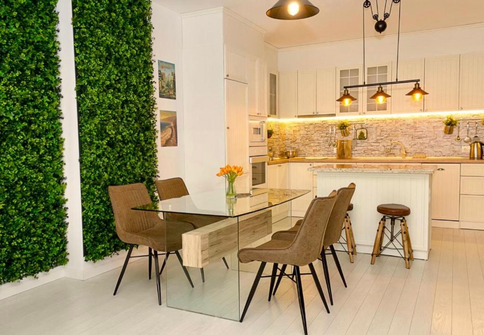 Apartments For Sale 3-Room, Varna, Center