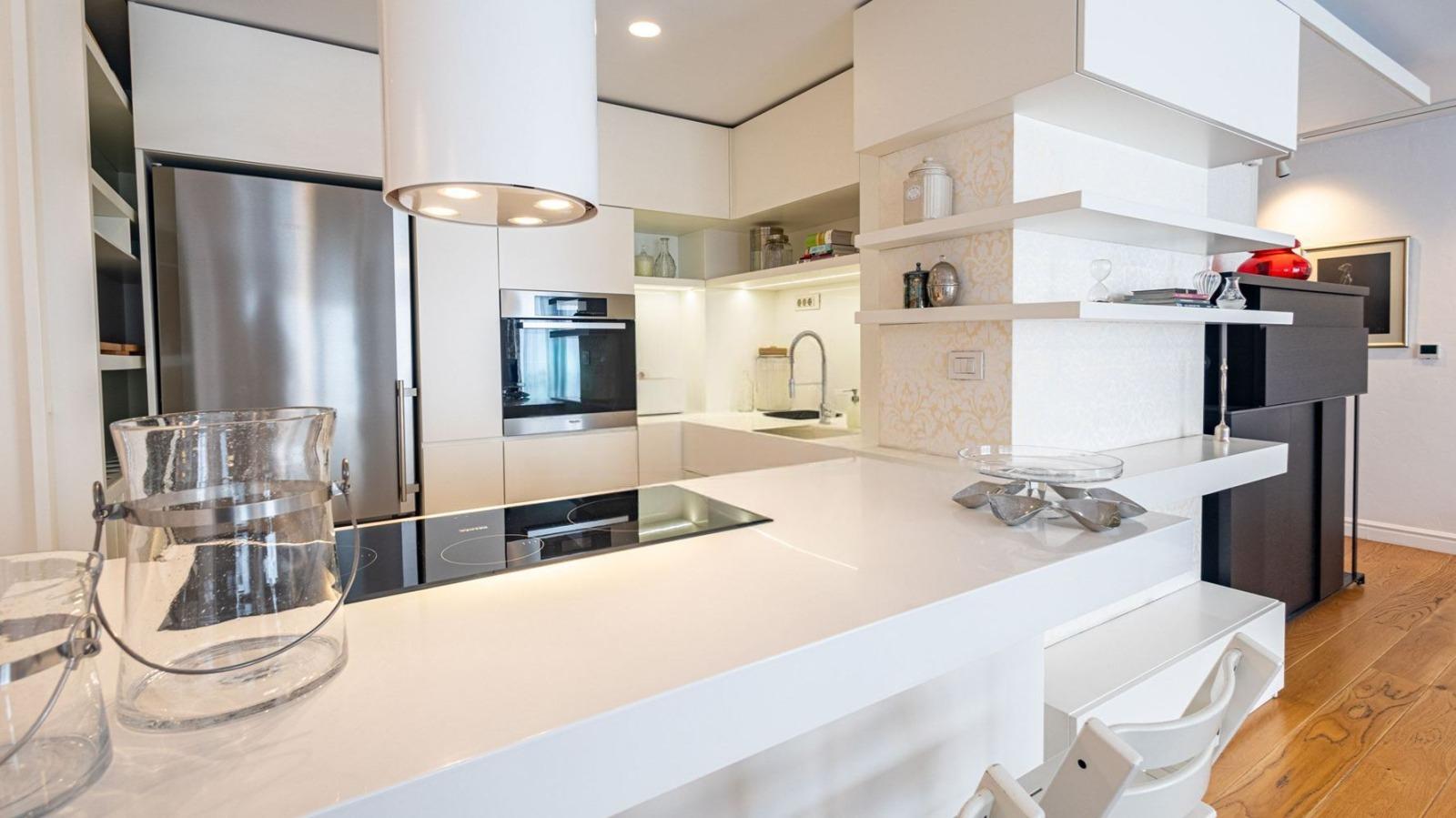 Apartments For Sale 4-Room, Sofia, Lozenets