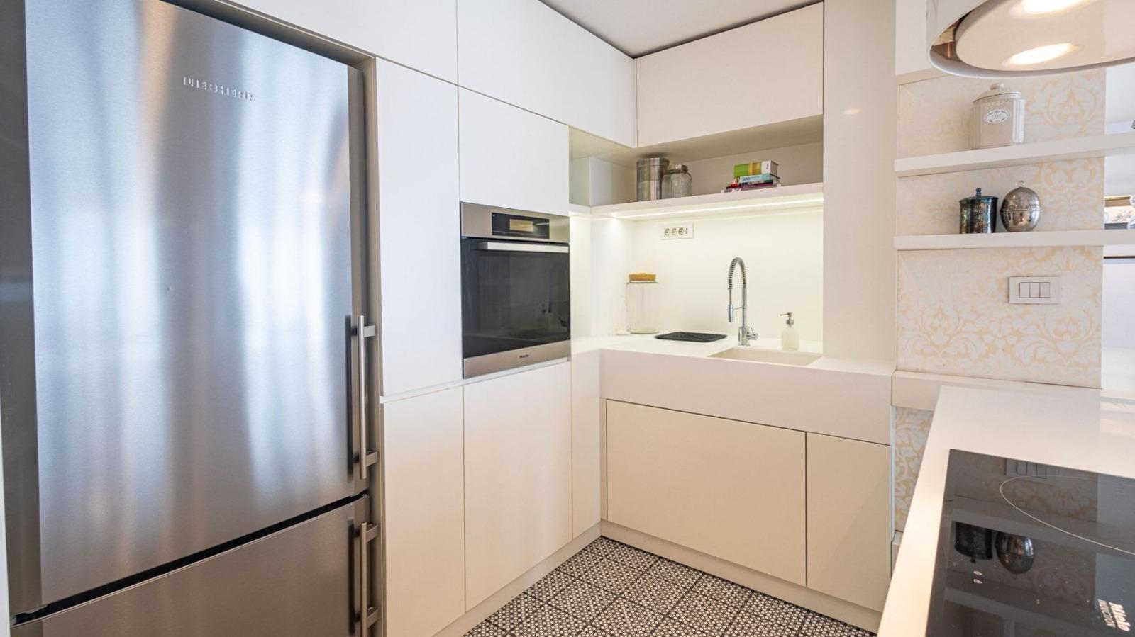 Apartments For Sale 4-Room, Sofia, Lozenets