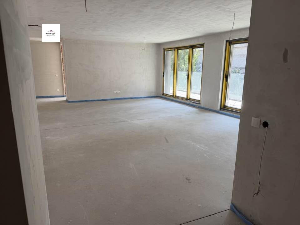 Apartments For Sale 3-Room, Sofia, Yavorov