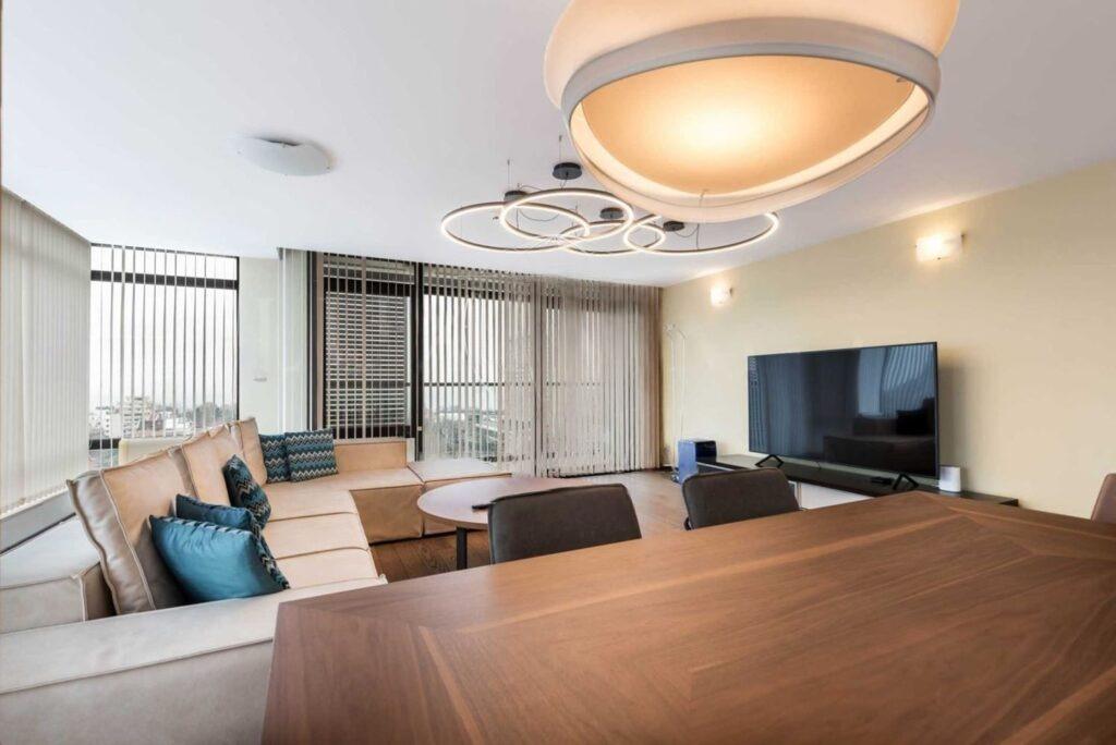 Apartments For Sale 3-Room, Varna, Center