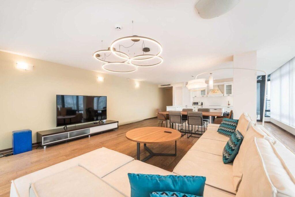Apartments For Sale 3-Room, Varna, Center