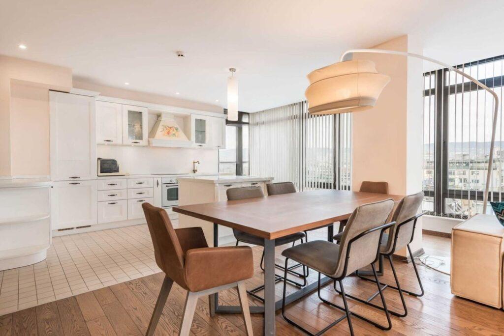 Apartments For Sale 3-Room, Varna, Center
