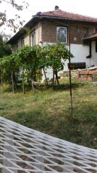 Prodava KASTA SA GOSTI v Drianovski balkan