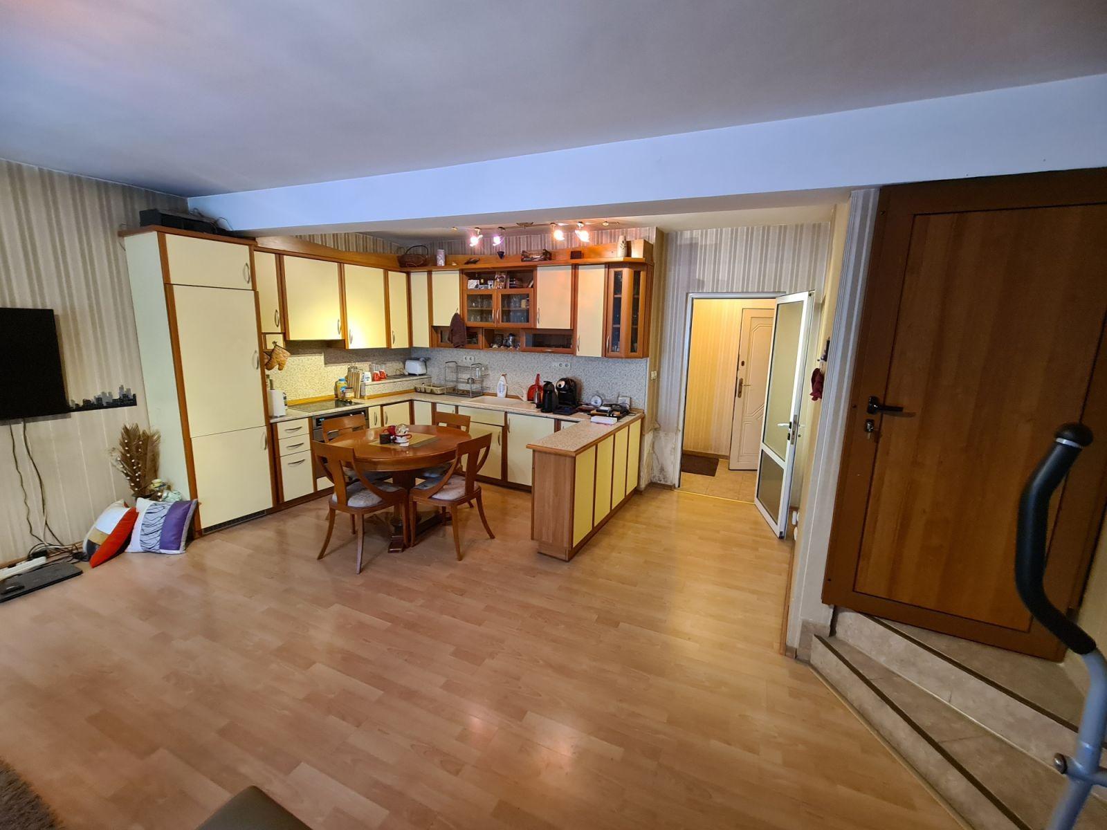 House for Sale in Pazardzhik, Idealen tsentar