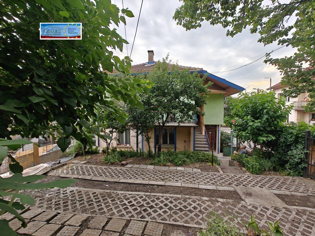 House for Sale in Pernik, Tsarkva