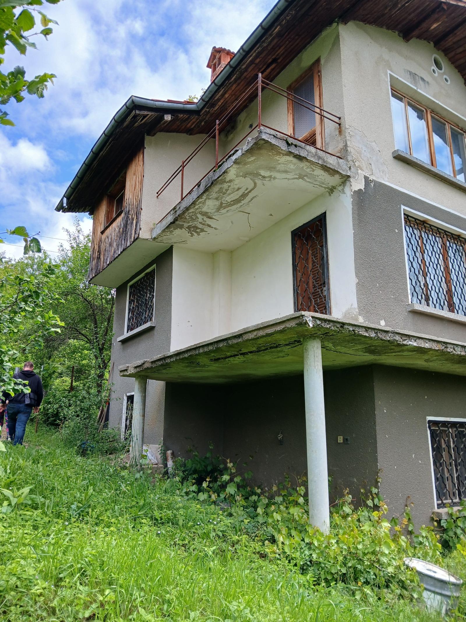 House for Sale in Trudovets, Sofia Province