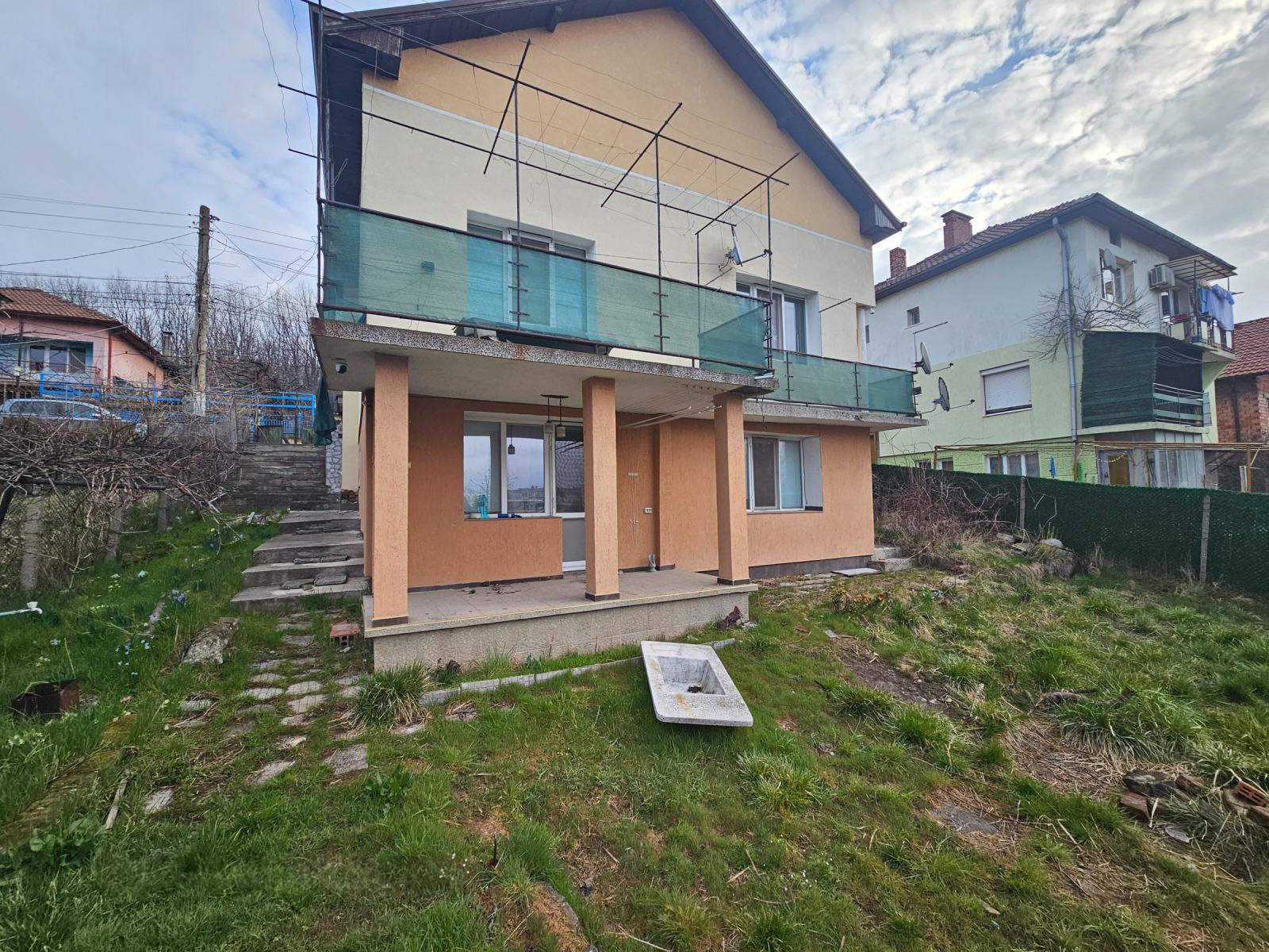 House for Sale in Pernik, Iztok