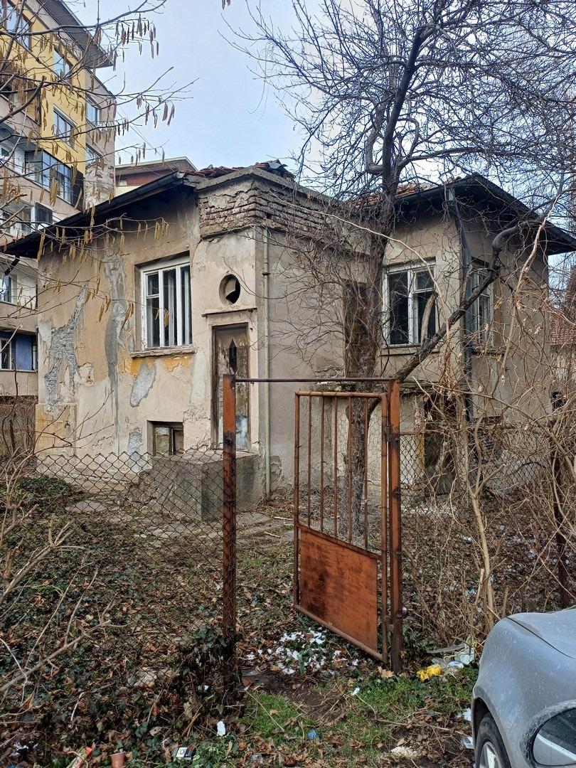 House for Sale in Pernik, Center