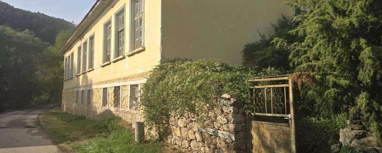 House for Sale in Pernik, Center