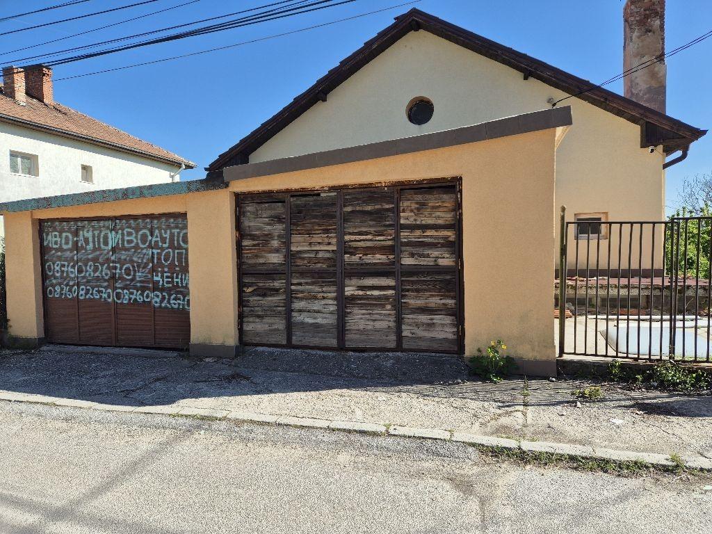 House for Sale in Pernik, Iztok