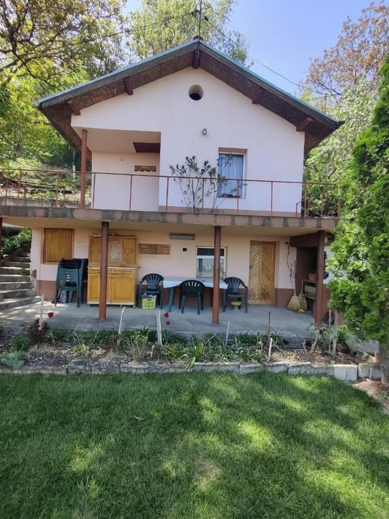 Villa for Sale in Shumen, Pod Manastira Area