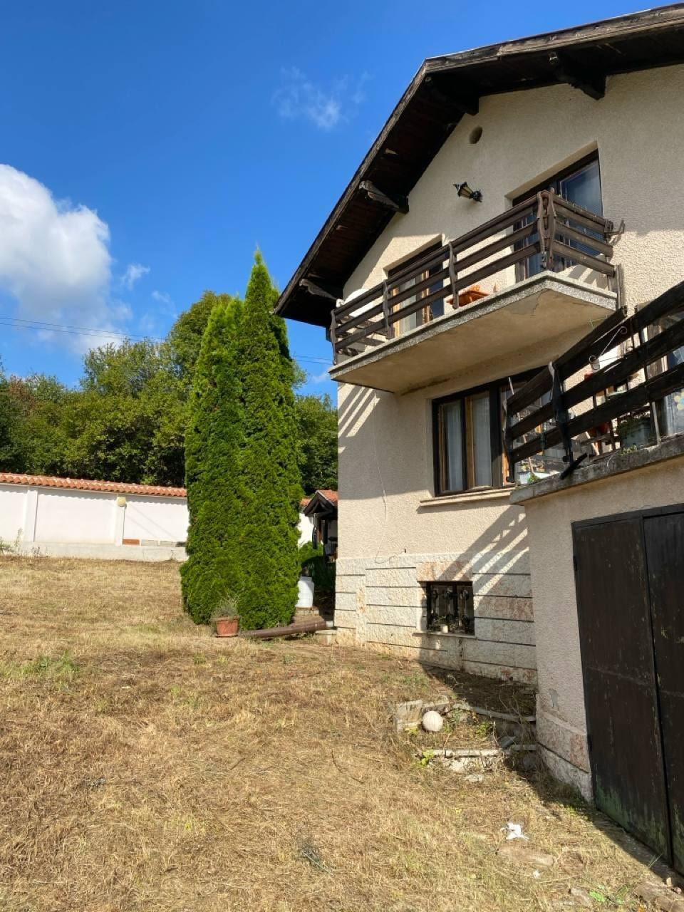 House for Sale in Rebro, Pernik