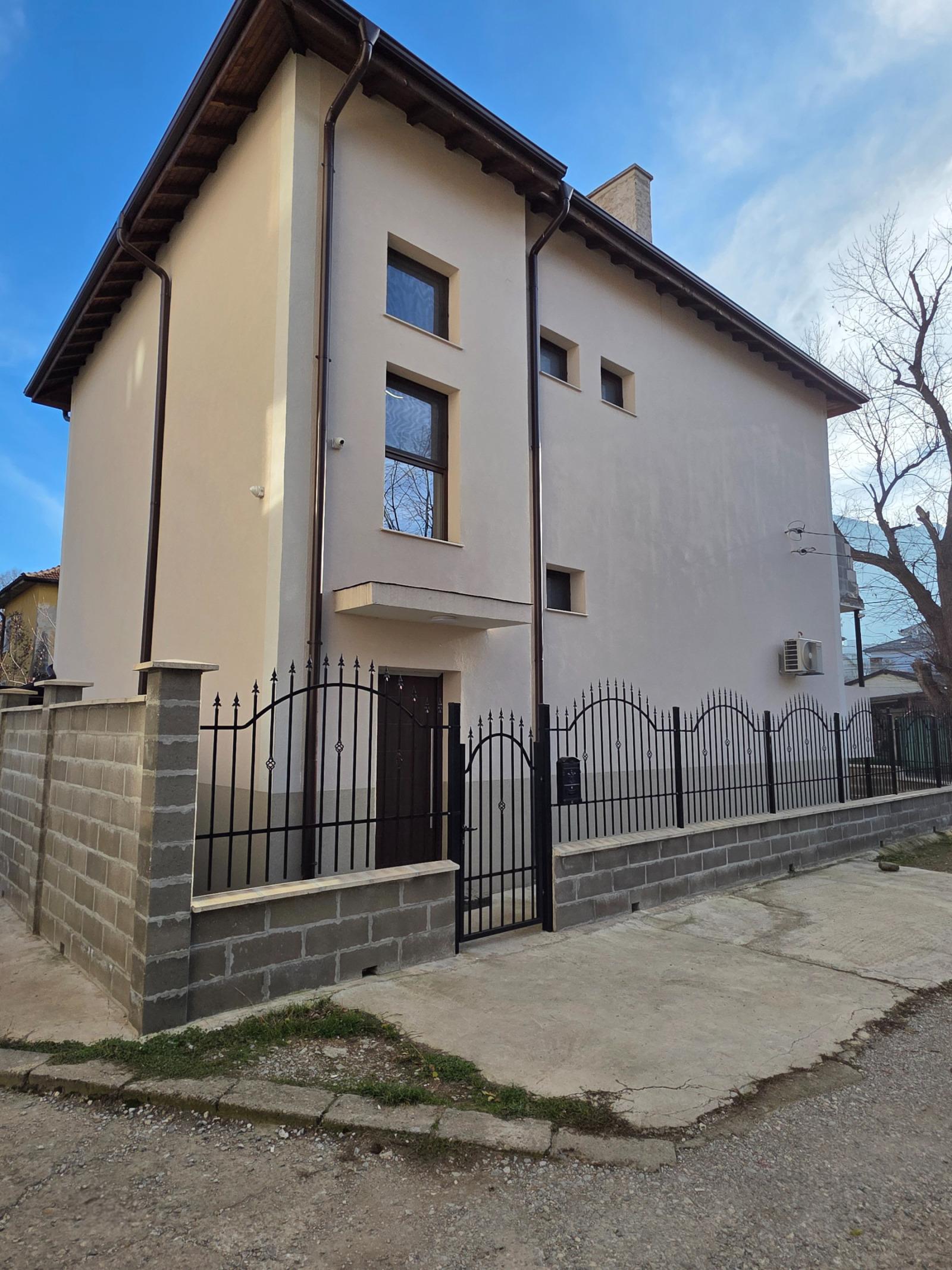 House for Sale in Vratsa, Center