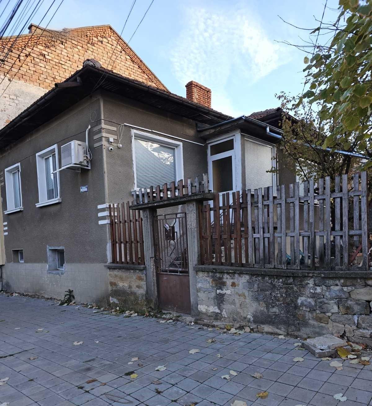 House for Sale in Lovech, Wider Center