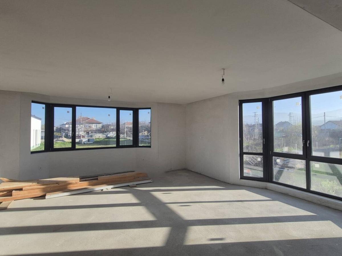 House for Sale in Zlatitrap, Plovdiv