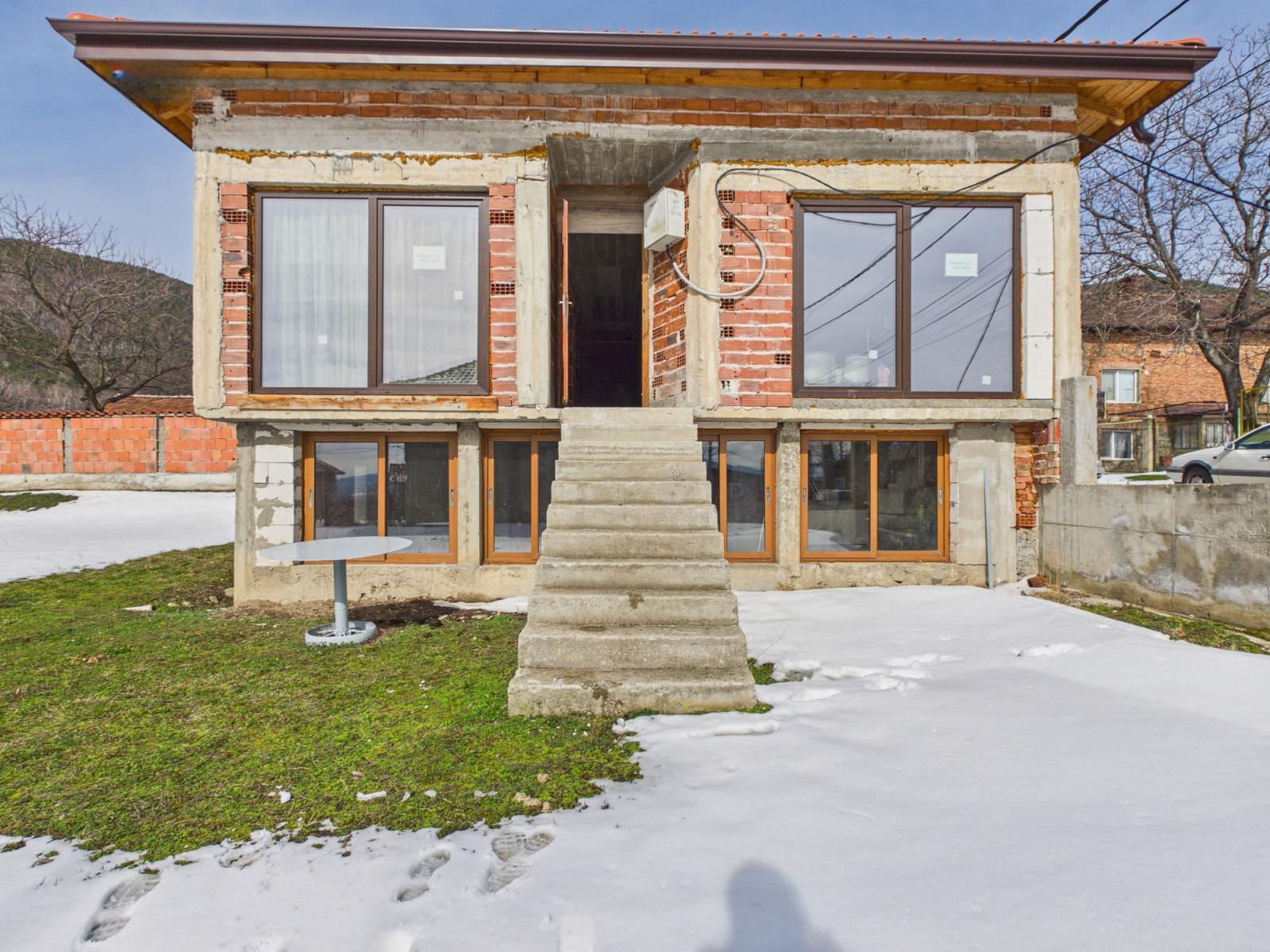 House for Sale in Tsarkvishte, Sofia Province