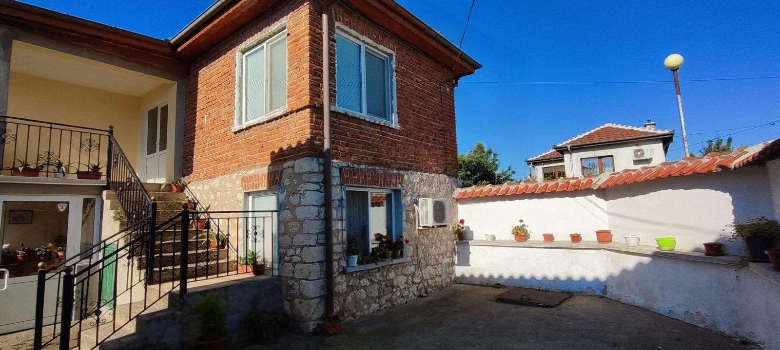 House for Sale in Shishmantsi, Plovdiv