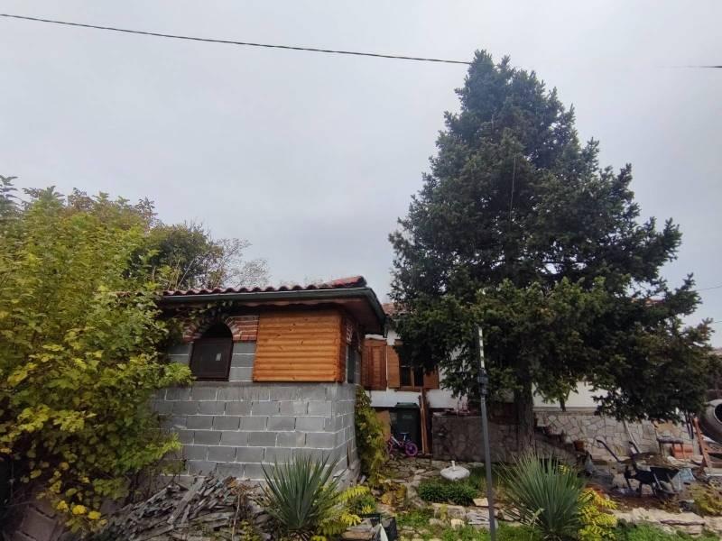 House for Sale in Zlatna livada, Stara Zagora