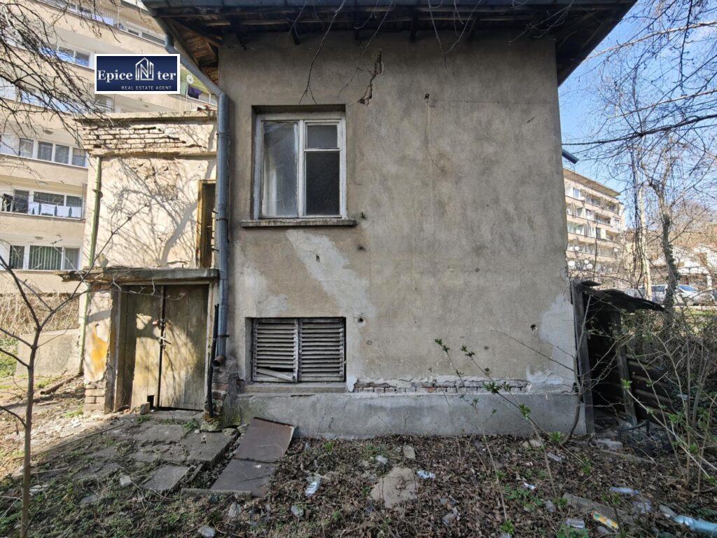 House for Sale in Pernik, Center