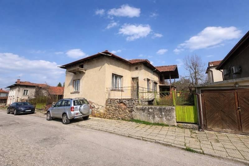 House for Sale in Dolno Kamartsi, Sofia Province