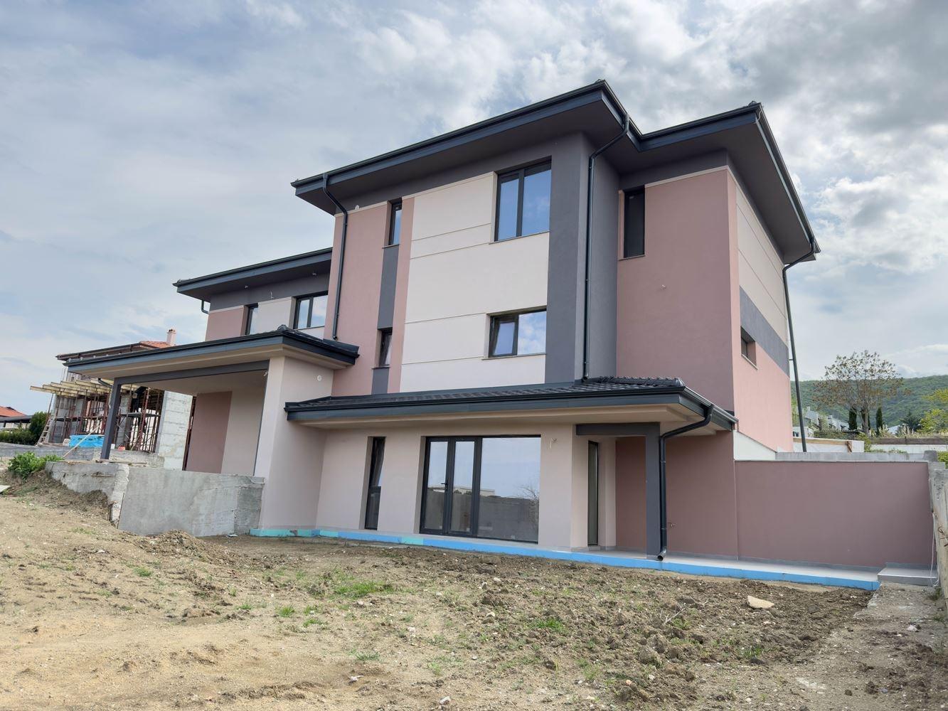 House for Sale in Brestnik, Plovdiv